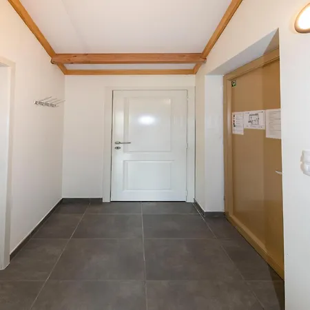 In With Garden, Cleaning Included Ferienhaus